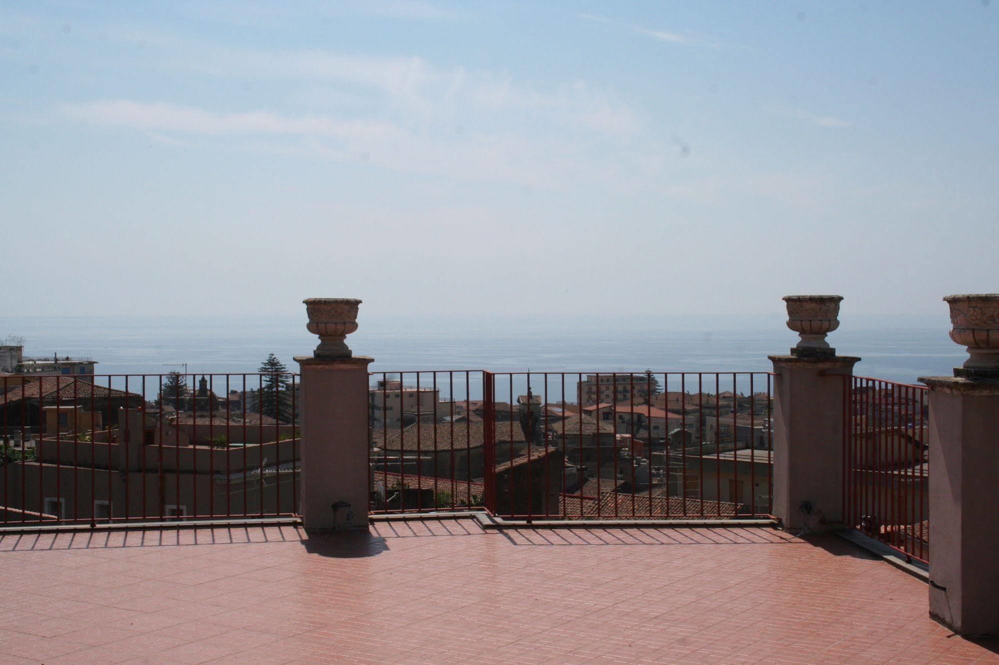 Terrazze Bella Epoque Bed & Breakfast Acireale Exterior photo